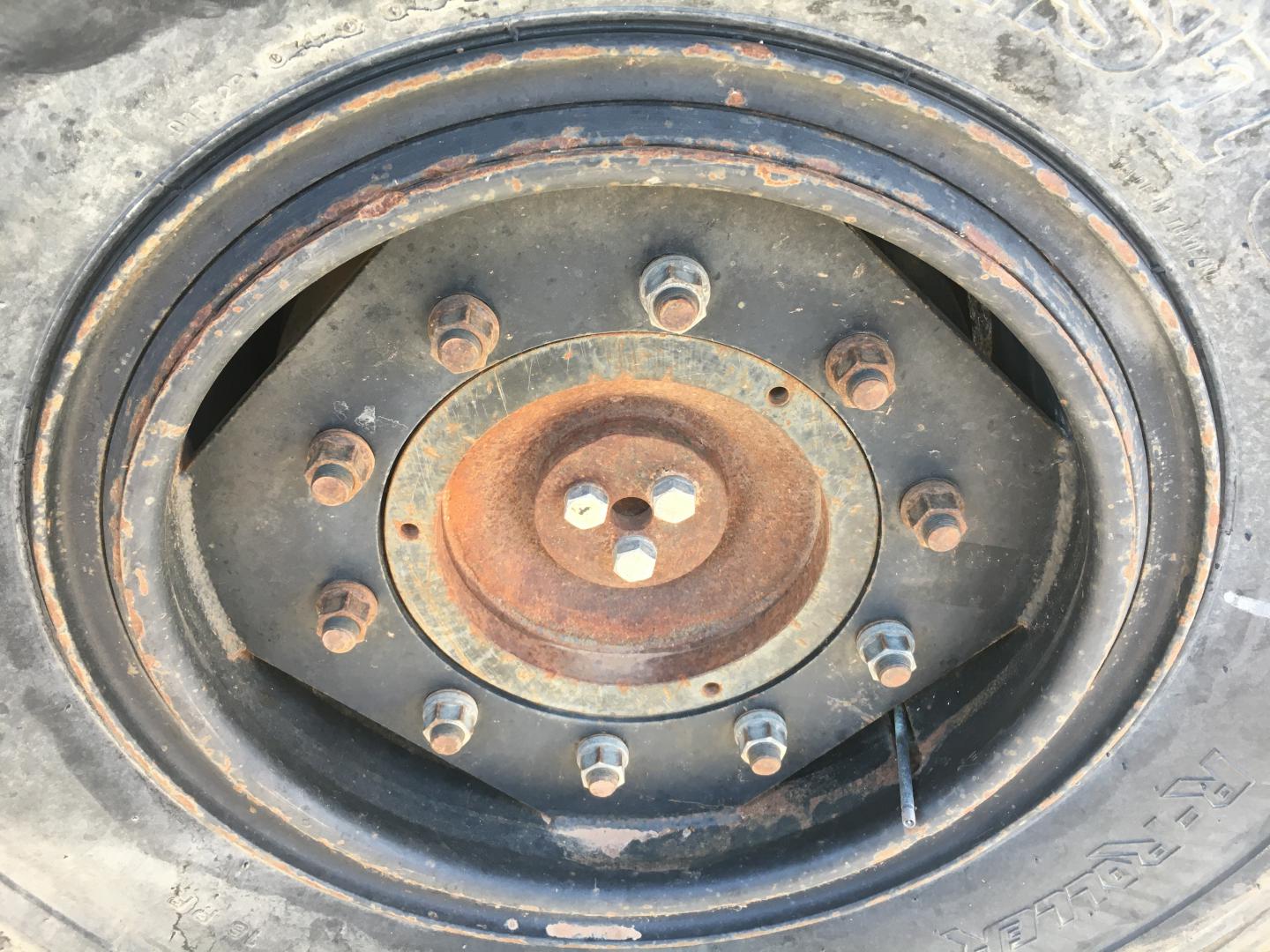 ./imagenes/INVOICE/2019/16939/COMPACTADOR NEUMATICO PARA PARTES DYNAPAC CP271 (13).JPG